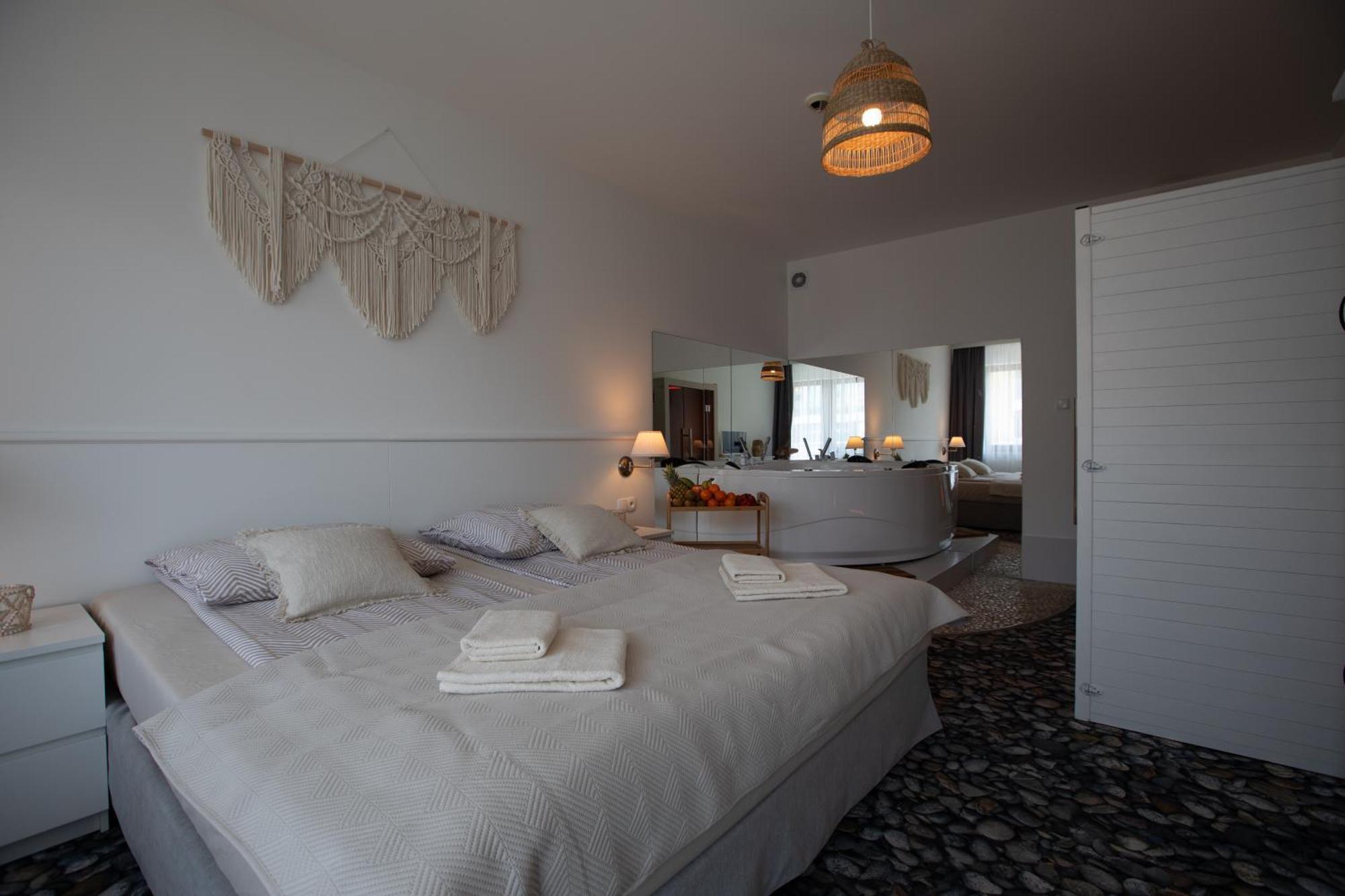 Apartament Rodzinny Beach Sauna&Jacuzzi Arka Medical Spa Kolobrzeg Exterior photo
